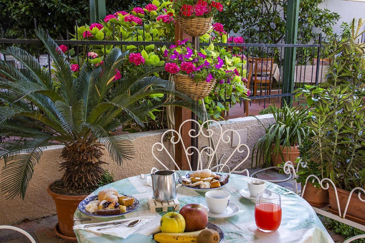 B&B Hotel Costa Azzurra 스포토르노 외부 사진